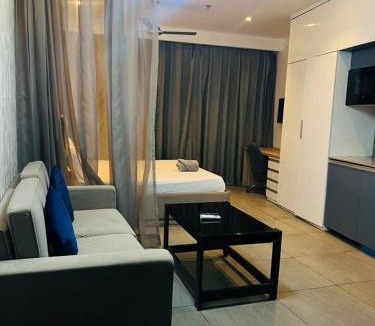 Noida Bed & Breakfast | The Crown Quarters