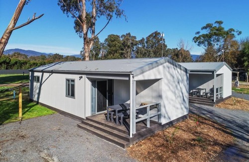 Thornton Villa | "The Eildon" 2 Bedroom Villa - Cabin Villa Sleep up to 5
