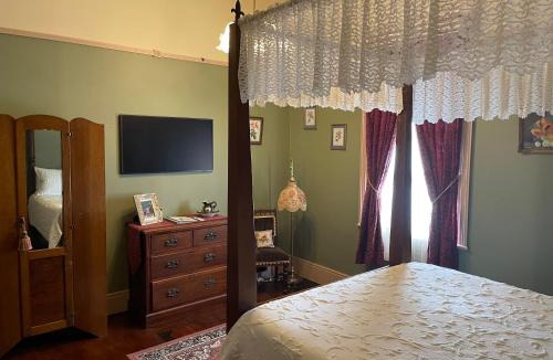 Beaconsfield Hotel | The Exchange Beaconsfield - Offering Heritage Accommodation