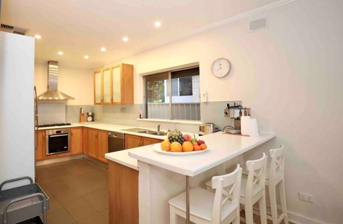 Seacliff Park House | The garden pool & spa house with ocean views. Sleeps up to 16 people in comfort.