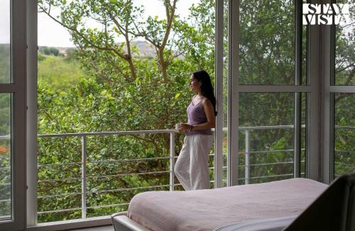 Anjaneri Villa | The Glasscape by StayVista - 2BHK Pet-Friendly Villa with Private Pool