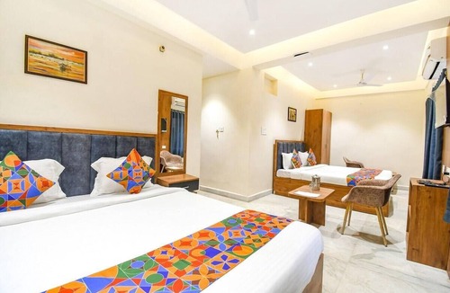 Tarapith Hotel | The Golden Plaza