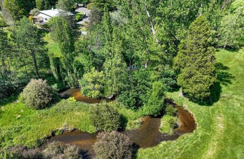 Noojee Apartment | The Grandview Retreat, Riverside Farmstay Escape