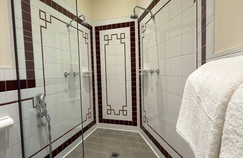Leeton Bed & Breakfast | The Haven B&B Leeton is just minutes walk from the Main Street.