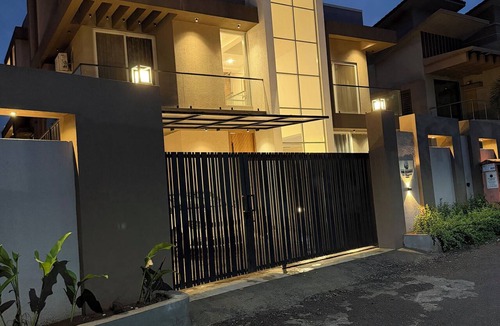 Arsiwalla Villa House | The Hide out Villa with Pool, Jacuzzi & Home Theatre, with families & friends.