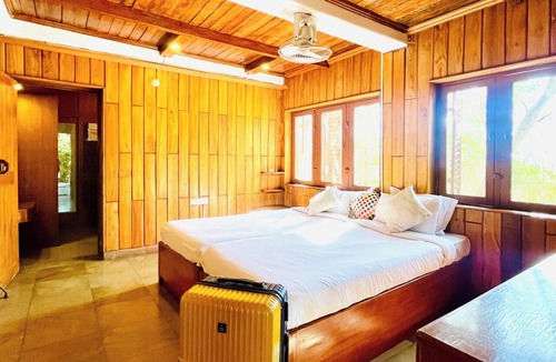 Hosur Hotel | The Hideaway Hosur by evaddo stays