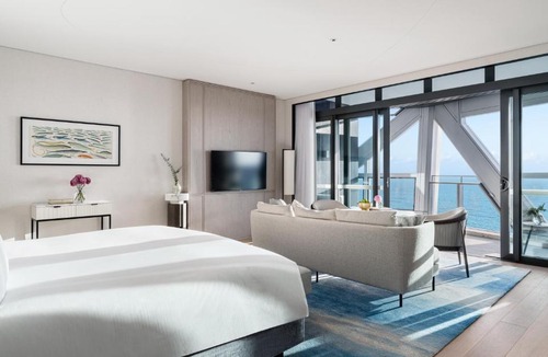 Surfers Paradise Hotel | The Langham, Gold Coast and Jewel Residences