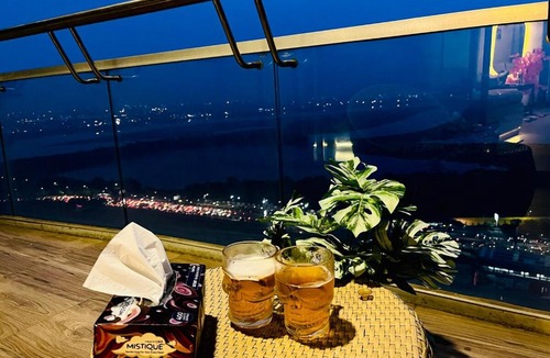 Dataganj Hotel | The Night Supernova