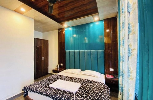 Mussoorie Hotel | The Pari world Homestay and Restaurant