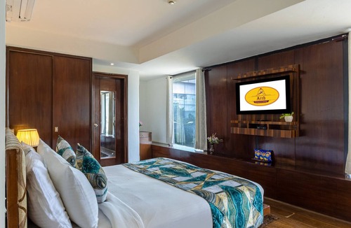 South West Resort | The Plaza Arch Premium - Del IGI Airport