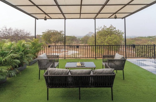 Bhongir Cabin | The Porch Farmstay 1BR-Private Pool by Homeyhuts
