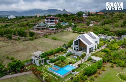 Nashik Villa | The Rainfield Villa by StayVista - 3BHK with Bar & Private Pool