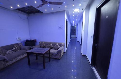 Badarpur Hotel | The Redcarmine