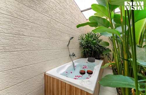 Amarnath Villa | The Rising Sun - Mumbai by StayVista - 6BHK Villa with Bar & Private Pool