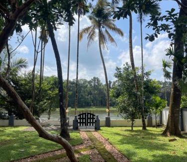 Kumbalam Apartment | The River House