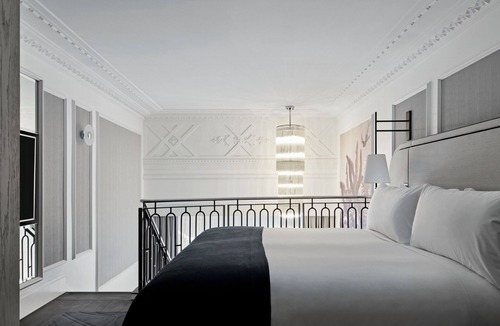 Melbourne Hotel | The Royce