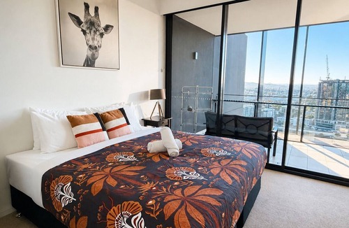 South Brisbane Apartment | The Sunset Perch | Panoramic River Escape