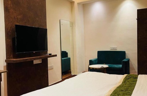 Pulikeshi Nagar Hotel | The Taaj Comforts