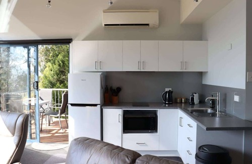 Grindelwald Apartment | The Tamar Ridge Apartment 10 - King Suite Amazing River Views