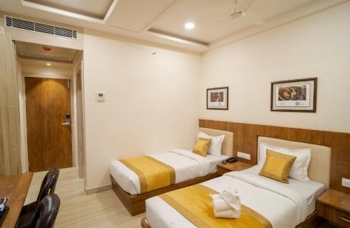 Mahmoorganj Hotel | The Triana