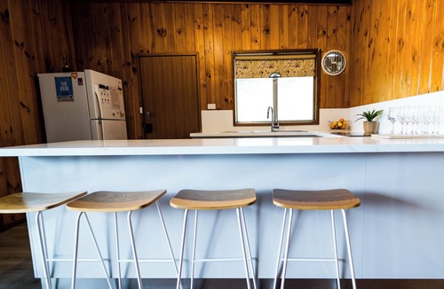 Metung House | The View, Metung. Cosy, Comfy, Pet friendly & breathtaking views of Bancroft Bay