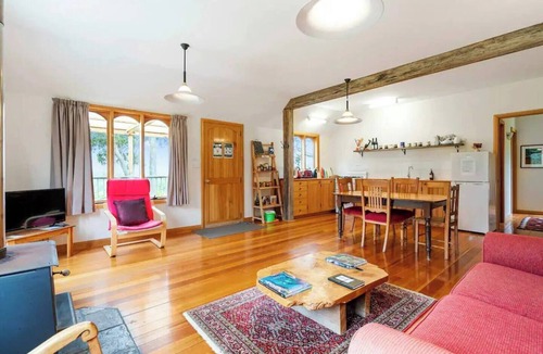 Kettering Apartment | The Wine Loft Family Stay at Herons Rise Vineyard