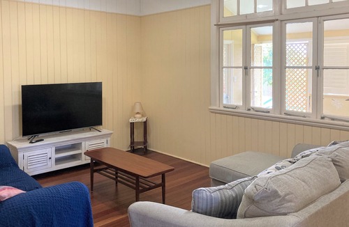 Tin Can Bay House | This comfy cottage is centrally located and waking distance to the Marina