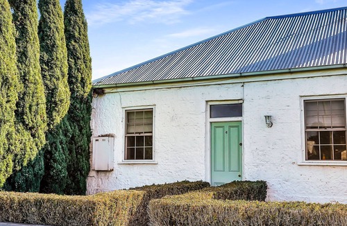 Port Fairy Cottage | This well appointed cottage offers everything for the family getaway.