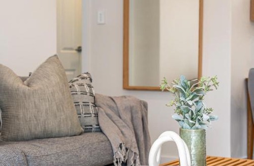 Mile End Apartment | Three Tea House - Relaxed Living in Mile End