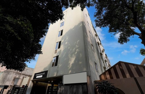 Vijayawada House | Townhouse Benz Circle MG Road