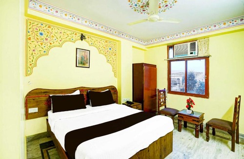 Amer Fort Road Hotel | Townhouse Gangapole Amer Road