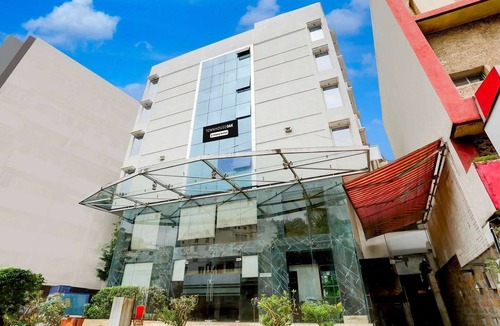 Ahmedabad City Centre House | Townhouse Oak Ahmedabad Junction