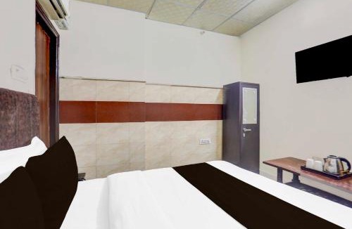 Ghaziabad Hotel | Townhouse Oak Johri Enclave Metro Station Second Home