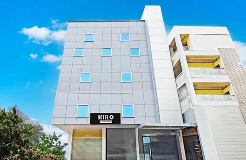 Begumpet Hotel | Townhouse Sanath Nagar Near Railway Station
