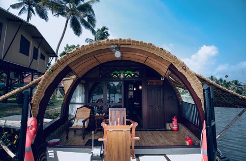 Champakulam Boat Rental | Traditional Luxury Houseboat Island of Hope -Alleppey