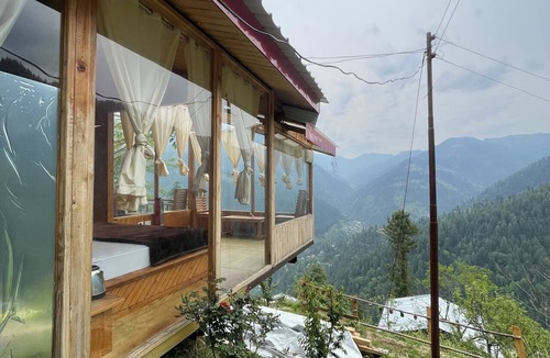 Banjar Cabin | Tranquil 1-bedroom cabin in marvelous Kullu for a cozy stay