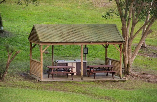 Advancetown Apartment | Tranquil Hinterland setting, close to GC attractions sleeps 6, 24 - 31 January