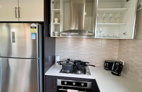 Glenroy House | Tranquil Retreat Near to Airport