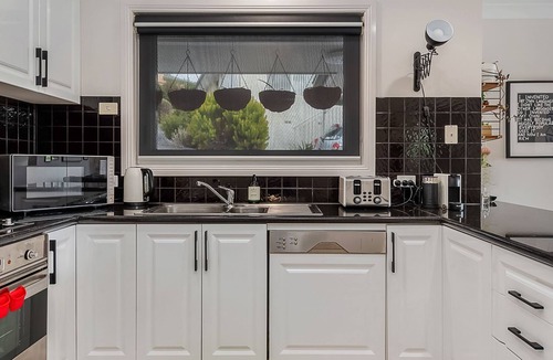 Lenah Valley House | Tranquility Base: stunning mountain & valley views