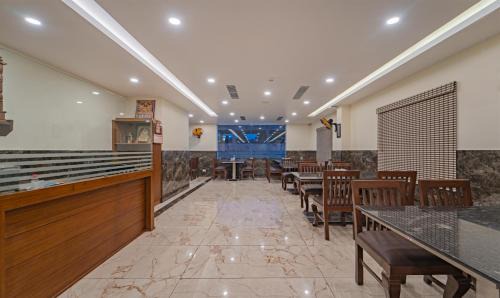 Kalapettai Hotel | Treebo Aaravi Residency, 800 Mtrs From Promenade Beach