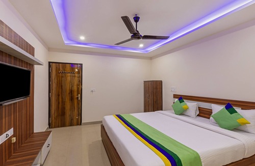 Bengaluru Hotel | Treebo Nandi Comforts, Peenya