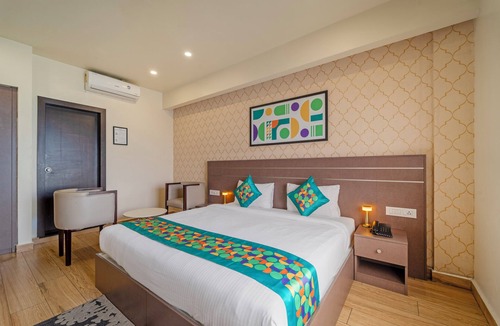 Kakkanad Hotel | Treebo Premium Lavender Kochi Infopark