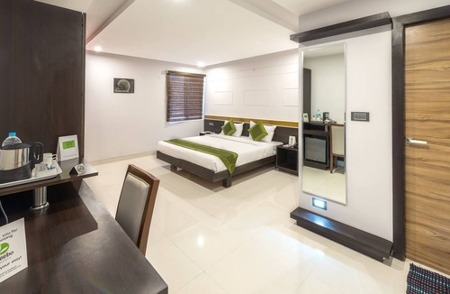 Stage 1 Hotel | Treebo Trend Raj Premier
