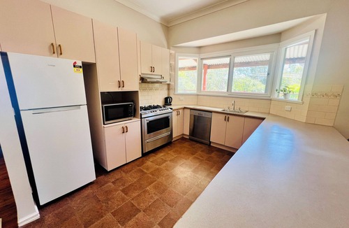 West Albury House | Treetops Escape * Close to CBD * Nature * Unlimited WIFI