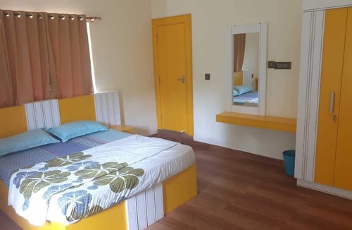 Manchalli Bed & Breakfast | Tropical Blooms - Coorg