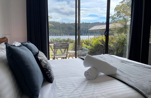 Tullah Hotel | Tullah Lakeside Lodge