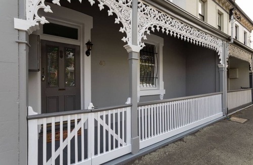 Launceston CBD House | Two Worlds Townhouse - Elegant Victorian Townhouse
