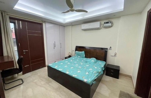 Hauz Khas Hotel | Uday Stays Hauz Khas New Delhi