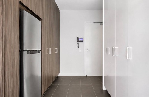 Melbourne Central Business District Apartment | Upper West Side by Ready Set Stay