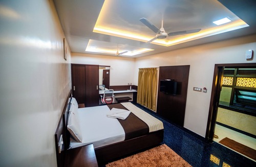 Thanjavur Hotel | V V Residency